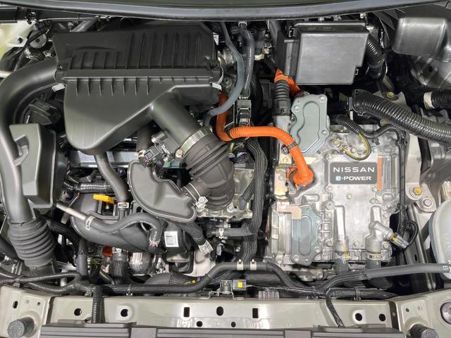 ノート Ｘ　ＦＯＵＲ　４ＷＤ　禁煙車　エマージェンシーブレーキ　ＳＤナビ　シートヒーター　ステアリングヒーター　コーナーセンサー　ＬＥＤヘッド　オートハイビーム　スマートキー　オートエアコン　ＥＴＣ　フルセグ（18枚目）