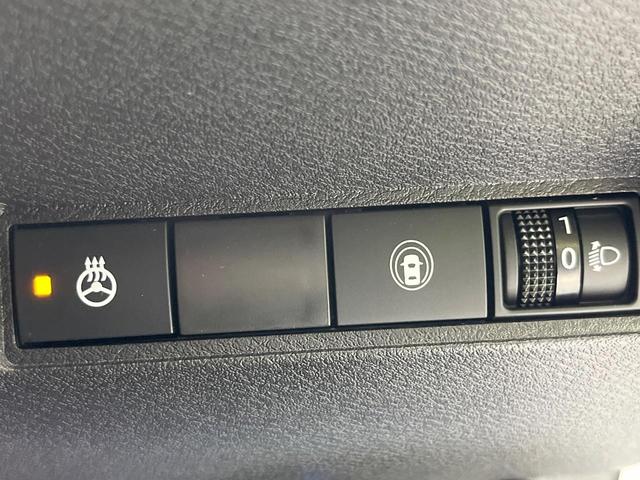 ノート Ｘ　ＦＯＵＲ　４ＷＤ　禁煙車　エマージェンシーブレーキ　ＳＤナビ　シートヒーター　ステアリングヒーター　コーナーセンサー　ＬＥＤヘッド　オートハイビーム　スマートキー　オートエアコン　ＥＴＣ　フルセグ（44枚目）