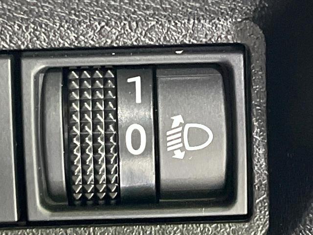 ノート Ｘ　ＦＯＵＲ　４ＷＤ　禁煙車　エマージェンシーブレーキ　ＳＤナビ　シートヒーター　ステアリングヒーター　コーナーセンサー　ＬＥＤヘッド　オートハイビーム　スマートキー　オートエアコン　ＥＴＣ　フルセグ（46枚目）