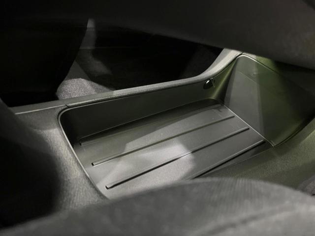 ノート Ｘ　ＦＯＵＲ　４ＷＤ　禁煙車　エマージェンシーブレーキ　ＳＤナビ　シートヒーター　ステアリングヒーター　コーナーセンサー　ＬＥＤヘッド　オートハイビーム　スマートキー　オートエアコン　ＥＴＣ　フルセグ（53枚目）