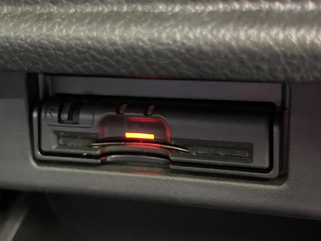 エルグランド ライダー　４ＷＤ　両側電動スライド　純正８型ナビ　バックカメラ　禁煙車　電動リアゲート　黒革シート　ＬＥＤヘッド　ビルトインＥＴＣ　クルコン　パワーバックドア　純正１８インチア（8枚目）