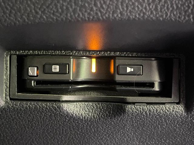 プリウス S SDナビ 禁煙車 スマートキー LEDヘッド ビルトインETC 純正15インチアルミ オートライト オートエアコン CD 地デジ(4枚目)