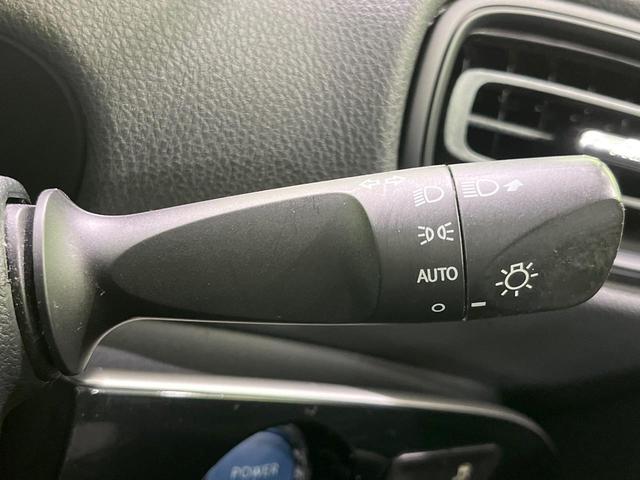 プリウス S SDナビ 禁煙車 スマートキー LEDヘッド ビルトインETC 純正15インチアルミ オートライト オートエアコン CD 地デジ(5枚目)