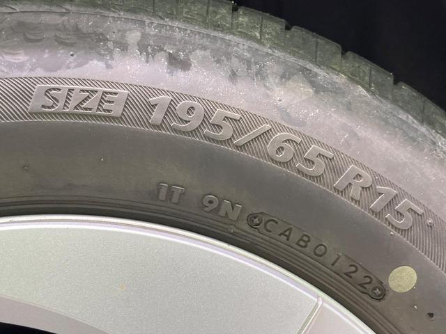 プリウス S SDナビ 禁煙車 スマートキー LEDヘッド ビルトインETC 純正15インチアルミ オートライト オートエアコン CD 地デジ(23枚目)