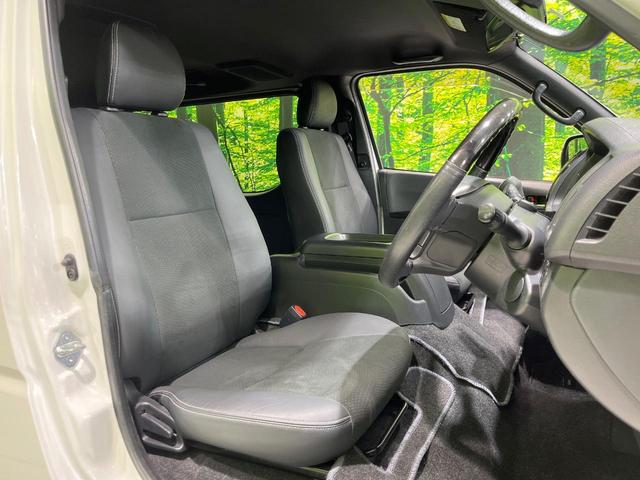 ハイエースバン スーパーＧＬ　ダークプライムＩＩ　４ＷＤ　ディーゼル（軽油）　セーフティセンス　純正ナビ　バックカメラ　レーンアシスト　ＬＥＤヘッド　オートハイビーム　ＥＴＣ　ドラレコ　Ｂｌｕｅｔｏｏｔｈ　フルセグ　純正１５インチＡＷ　スマートキー（8枚目）