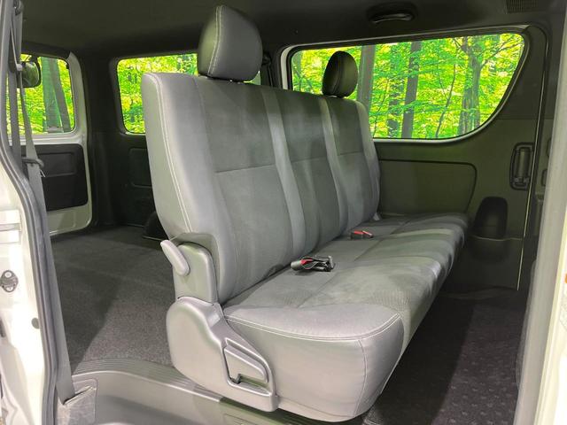 ハイエースバン スーパーＧＬ　ダークプライムＩＩ　４ＷＤ　ディーゼル（軽油）　セーフティセンス　純正ナビ　バックカメラ　レーンアシスト　ＬＥＤヘッド　オートハイビーム　ＥＴＣ　ドラレコ　Ｂｌｕｅｔｏｏｔｈ　フルセグ　純正１５インチＡＷ　スマートキー（9枚目）