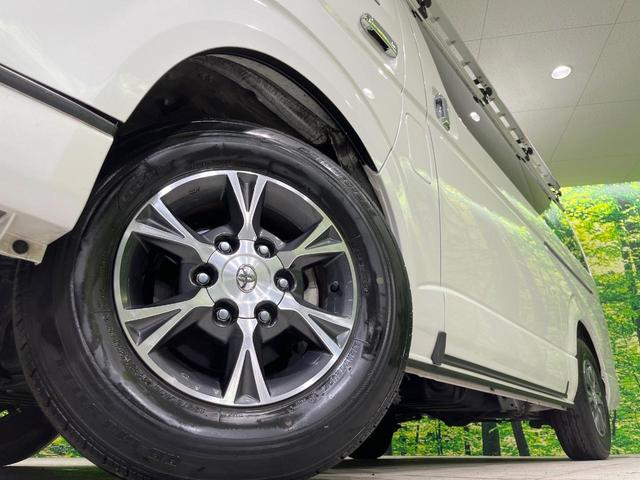 ハイエースバン スーパーＧＬ　ダークプライムＩＩ　４ＷＤ　ディーゼル（軽油）　セーフティセンス　純正ナビ　バックカメラ　レーンアシスト　ＬＥＤヘッド　オートハイビーム　ＥＴＣ　ドラレコ　Ｂｌｕｅｔｏｏｔｈ　フルセグ　純正１５インチＡＷ　スマートキー（13枚目）