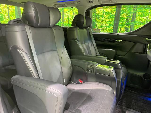 ヴェルファイアハイブリッド ＺＲ　Ｇエディション　４ＷＤ　ムーンルーフ　両側電動スライド　後席モニター　純正１０型ナビ　バックカメラ　１００Ｖ電源　衝突被害軽減システム　レーダークルーズ　禁煙車　電動リアゲート　黒革シート　シートベンチレーション（11枚目）