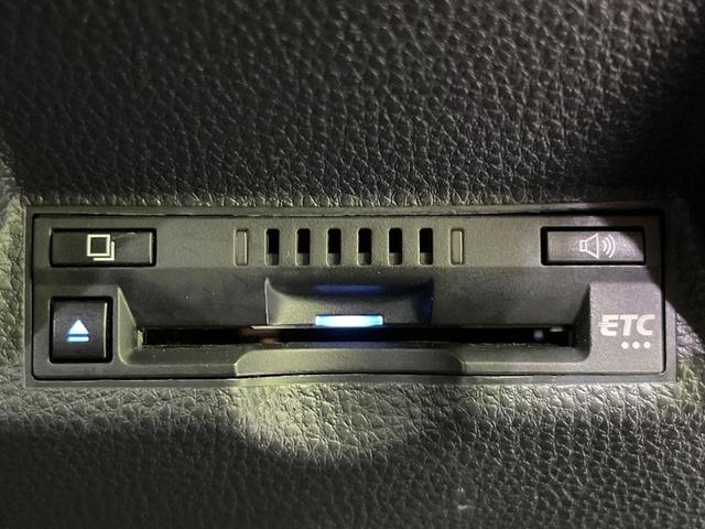 ヤリスクロス ハイブリッドＸ　４ＷＤ　純正ディススプレイオーディオ　バックカメラ　１００Ｖ電源　衝突被害軽減システム　レーダークルーズ　禁煙車　ＬＥＤヘッド　ビルトインＥＴＣ　オートハイビーム　車線逸脱警報　オートライト（6枚目）