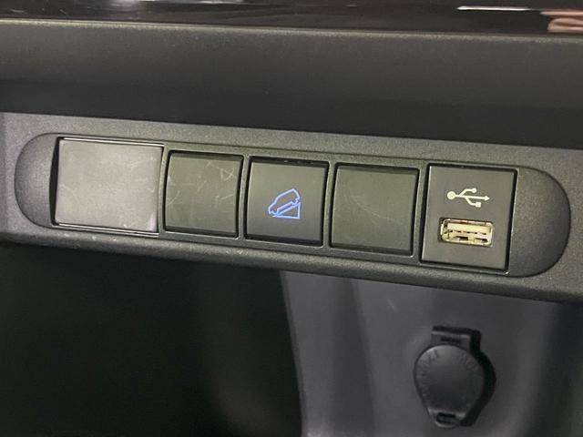 ヤリスクロス ハイブリッドＸ　４ＷＤ　純正ディススプレイオーディオ　バックカメラ　１００Ｖ電源　衝突被害軽減システム　レーダークルーズ　禁煙車　ＬＥＤヘッド　ビルトインＥＴＣ　オートハイビーム　車線逸脱警報　オートライト（54枚目）