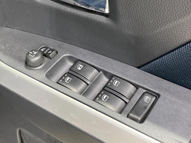 ルーミー カスタムＧ　両側電動スライド　パノラマモニター　衝突被害軽減システム　レーダークルーズ　禁煙車　コーナーセンサー　ＬＥＤヘッド　ビルトインＥＴＣ　純正１４インチアルミ　オートライト　オートエアコン（47枚目）