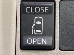 【パワースライドドア】スマートキーや運転席のスイッチでスライドドアの開閉が可能♪電動だから力を入れてドアを開ける必要が無く、小さいお子様でも、重い荷物を持っている時もラクに開け閉めできます♪ 4