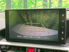 【バックカメラ】駐車時に後方がリアルタイム映像で確認できます。大型商業施設や立体駐車場での駐車時や、夜間のバック時に大活躍！運転スキルに関わらず、今や必須となった装備のひとつです！ 5