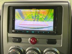 【バックカメラ】駐車時に後方がリアルタイム映像で確認できます。大型商業施設や立体駐車場での駐車時や、夜間のバック時に大活躍！運転スキルに関わらず、今や必須となった装備のひとつです！ 4