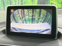 【バックカメラ】駐車時に後方がリアルタイム映像で確認できます。大型商業施設や立体駐車場での駐車時や、夜間のバック時に大活躍！運転スキルに関わらず、今や必須となった装備のひとつです！ 5