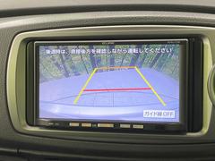 【バックカメラ】駐車時に後方がリアルタイム映像で確認できます。大型商業施設や立体駐車場での駐車時や、夜間のバック時に大活躍！運転スキルに関わらず、今や必須となった装備のひとつです！ 4