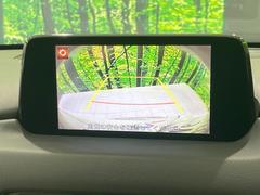 【バックカメラ】駐車時に後方がリアルタイム映像で確認できます。大型商業施設や立体駐車場での駐車時や、夜間のバック時に大活躍！運転スキルに関わらず、今や必須となった装備のひとつです！ 5