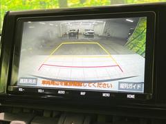 【バックカメラ】駐車時に後方がリアルタイム映像で確認できます。大型商業施設や立体駐車場での駐車時や、夜間のバック時に大活躍！運転スキルに関わらず、今や必須となった装備のひとつです！ 4