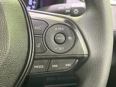 【レーダークルーズコントロール】高速道路での長距離走行が楽に！！自動で速度を保つクルーズコントロールが、衝突軽減システムと連携し、前方の車両を感知して車間を保つように速度調節してくれます！！ 5