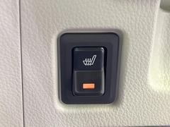 【シートヒーター】寒い日に重宝するシートヒーター！エアコンより早く温まってくれるので寒がりの人も安心ですね♪エアコンの温風は乾燥するから苦手、という方にもをおすすめです。 7