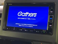 【純正ナビ】人気の純正ナビを装備しております。ナビの使いやすさはもちろん、オーディオ機能も充実！キャンプや旅行はもちろん、通勤や買い物など普段のドライブも楽しくなるはず♪ 3