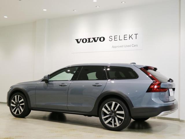 Ｖ９０ クロスカントリー　Ｂ６　ＡＷＤ　プロ　４ＷＤ　８速ＡＴ　禁煙車　ステアリングホイール・ヒーター　ヘッドアップ・ディスプレイ　３６０度ビューカメラ　車検令和７年３月まで　車体色／サンダーグレーメタリック（7枚目）