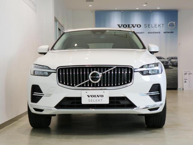 ＸＣ６０ リチャージＰＨＶＴ６ＡＷＤインスクリプシンエクスプレ　８速ＡＴ　禁煙車　シートメモリー機構　点検記録簿　ステアリングホイール　クライメートパッケージ　パワーシートパッケージ　電動ランバーサポート　シートヒーター　車検令和７年７月まで　色／アイスホワイト（2枚目）