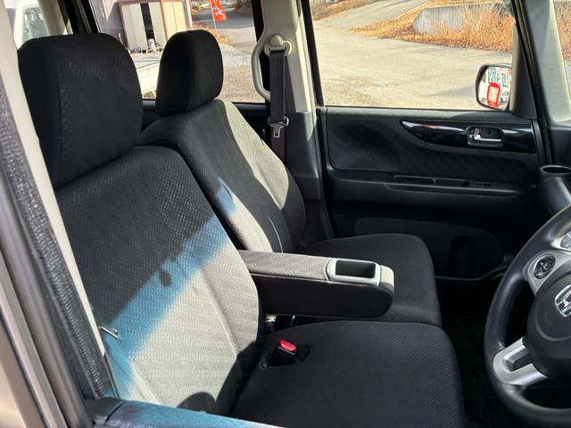 Ｎ－ＢＯＸカスタム Ｇ・Ｌパッケージ　社外ナビＴＶ　純正アルミ　バックカメラ　ＥＴＣ　両側スライドドア左側パワースライドドア　タイミングチェーン　ＨＩＤ　プッシュスタート　スマートキー　検Ｒ８年９月（11枚目）