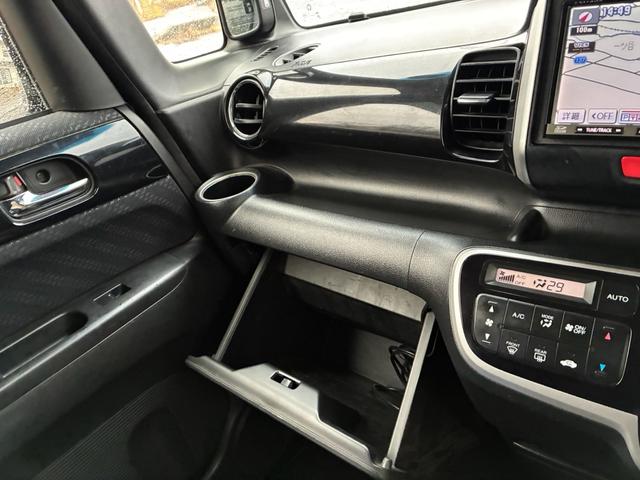 Ｎ－ＢＯＸカスタム Ｇ・Ｌパッケージ　社外ナビＴＶ　純正アルミ　バックカメラ　ＥＴＣ　両側スライドドア左側パワースライドドア　タイミングチェーン　ＨＩＤ　プッシュスタート　スマートキー　検Ｒ８年９月（33枚目）