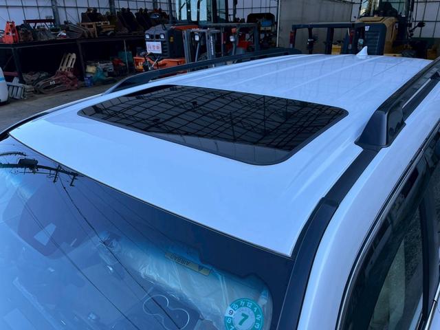 ランドクルーザー ＺＸ　４ＷＤ　本革　サンルーフ　純正ナビ　フルセグＴＶ　全方位モニター　走行７９００Ｋｍ台　車検令和９年９月　シートヒーター　プッシュスタート　スマートキー（9枚目）