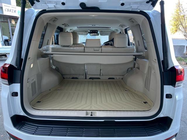 ランドクルーザー ＺＸ　４ＷＤ　本革　サンルーフ　純正ナビ　フルセグＴＶ　全方位モニター　走行７９００Ｋｍ台　車検令和９年９月　シートヒーター　プッシュスタート　スマートキー（12枚目）