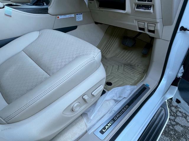ランドクルーザー ＺＸ　４ＷＤ　本革　サンルーフ　純正ナビ　フルセグＴＶ　全方位モニター　走行７９００Ｋｍ台　車検令和９年９月　シートヒーター　プッシュスタート　スマートキー（24枚目）