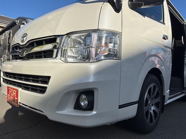 純正のＨＩＤヘッドライト。車庫に保管されていましたので日焼けもなく非常にきれいです。