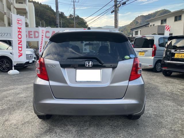 フィット スポーティエディション パワーウィンドウ キーレスエントリー ABS 盗難防止システム エアコン パワーステアリング 運転席エアバッグ(3枚目)