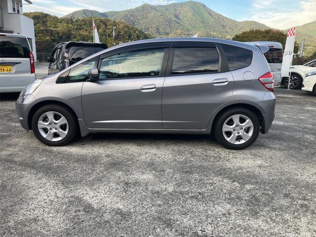 フィット スポーティエディション パワーウィンドウ キーレスエントリー ABS 盗難防止システム エアコン パワーステアリング 運転席エアバッグ(5枚目)