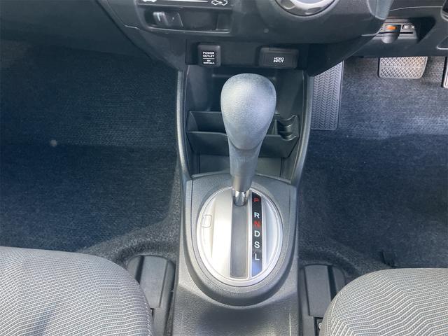 フィット スポーティエディション パワーウィンドウ キーレスエントリー ABS 盗難防止システム エアコン パワーステアリング 運転席エアバッグ(11枚目)