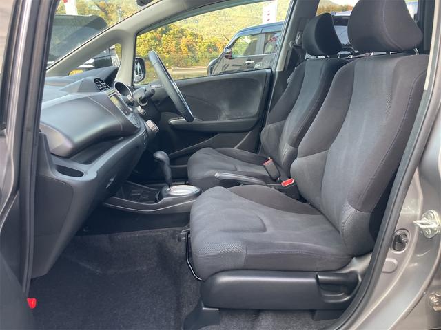 フィット スポーティエディション パワーウィンドウ キーレスエントリー ABS 盗難防止システム エアコン パワーステアリング 運転席エアバッグ(13枚目)