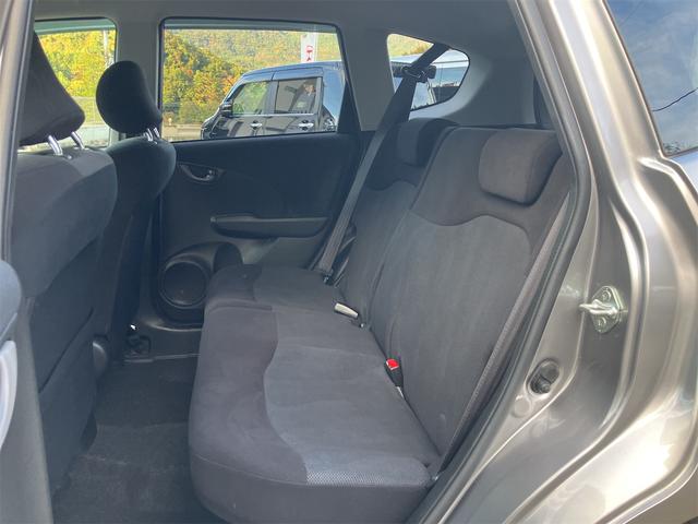 フィット スポーティエディション パワーウィンドウ キーレスエントリー ABS 盗難防止システム エアコン パワーステアリング 運転席エアバッグ(14枚目)