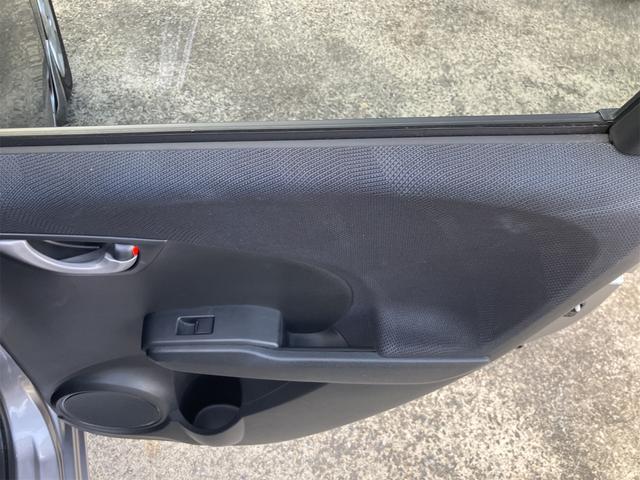 フィット スポーティエディション パワーウィンドウ キーレスエントリー ABS 盗難防止システム エアコン パワーステアリング 運転席エアバッグ(28枚目)