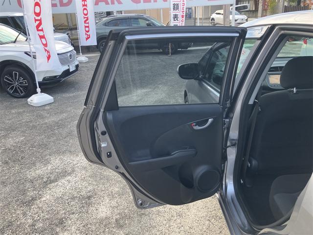 フィット スポーティエディション パワーウィンドウ キーレスエントリー ABS 盗難防止システム エアコン パワーステアリング 運転席エアバッグ(29枚目)