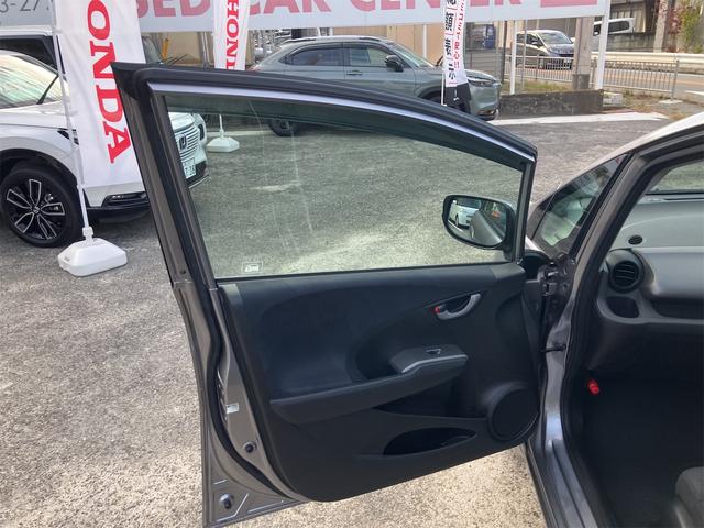 フィット スポーティエディション パワーウィンドウ キーレスエントリー ABS 盗難防止システム エアコン パワーステアリング 運転席エアバッグ(31枚目)