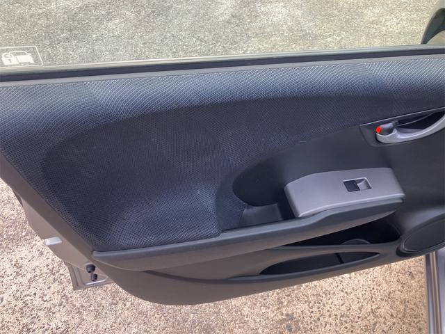 フィット スポーティエディション パワーウィンドウ キーレスエントリー ABS 盗難防止システム エアコン パワーステアリング 運転席エアバッグ(32枚目)