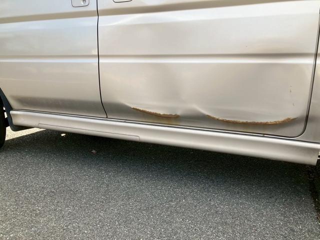 バモス Ｌ　関東ＡＡ正規仕入車両　４ＷＤ　５ＭＴ　マニュアル　修復歴無し　４ＷＤ　５ＭＴ　実走行６５２００ｋｍ　外装ボコボコ（4枚目）