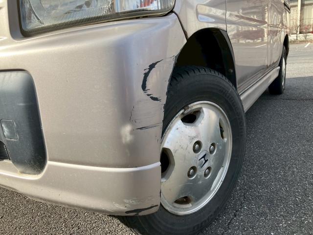 バモス Ｌ　関東ＡＡ正規仕入車両　４ＷＤ　５ＭＴ　マニュアル　修復歴無し　４ＷＤ　５ＭＴ　実走行６５２００ｋｍ　外装ボコボコ（6枚目）