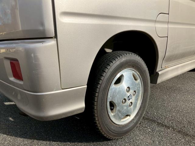バモス Ｌ　関東ＡＡ正規仕入車両　４ＷＤ　５ＭＴ　マニュアル　修復歴無し　４ＷＤ　５ＭＴ　実走行６５２００ｋｍ　外装ボコボコ（7枚目）