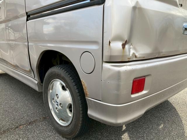 バモス Ｌ　関東ＡＡ正規仕入車両　４ＷＤ　５ＭＴ　マニュアル　修復歴無し　４ＷＤ　５ＭＴ　実走行６５２００ｋｍ　外装ボコボコ（9枚目）