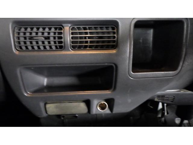 サンバートラック 　パートタイム４ＷＤ　５速マニュアル　白　走行距離１３．３万キロ　エアコン　運転席エアバッグ　手動ウィンドウ（30枚目）