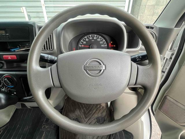 ＮＶ１００クリッパーバン 　４ＷＤ　ＭＴ　両側スライドドア　エアコン　パワーステアリング　運転席エアバッグ　助手席エアバッグ（3枚目）