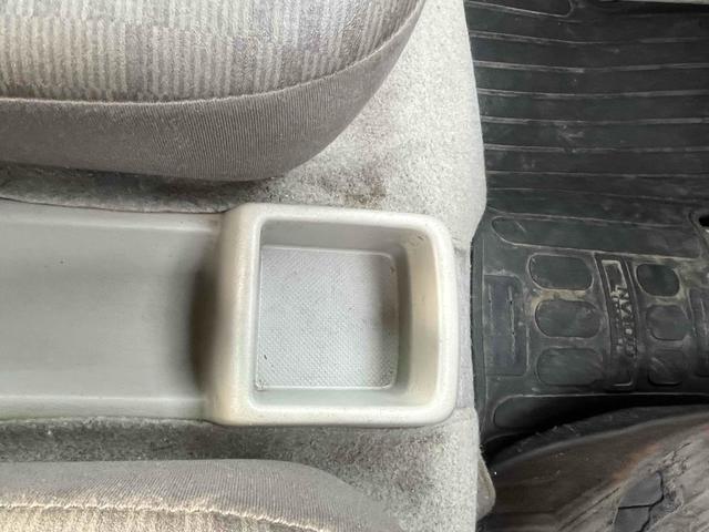 ＮＶ１００クリッパーバン 　４ＷＤ　ＭＴ　両側スライドドア　エアコン　パワーステアリング　運転席エアバッグ　助手席エアバッグ（11枚目）
