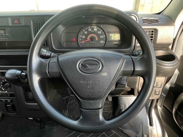 ハイゼットカーゴ 　４ＷＤ　軽バン　ＡＴ　両側スライドドア　アイドリングストップ　エアコン　パワーステアリング　パワーウィンドウ　運転席エアバッグ　助手席エアバッグ（3枚目）